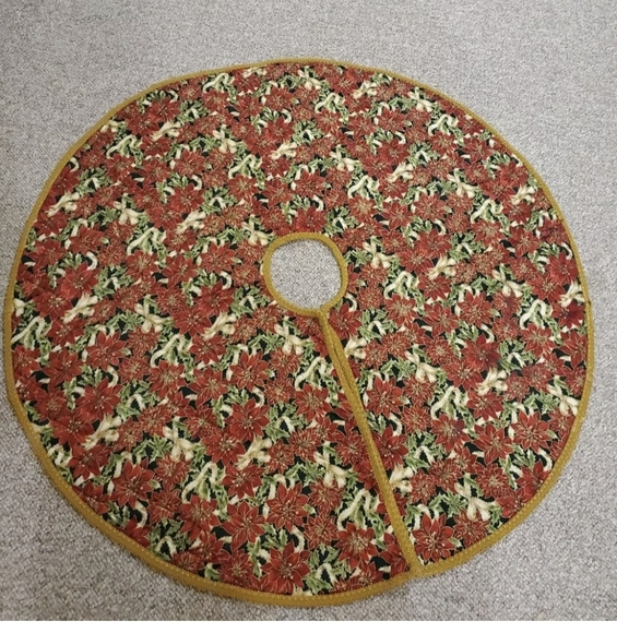 Vintage Handmade Quilt and Embroidered Pointsetta Christmas Tree Skirt - Picture 1 of 8